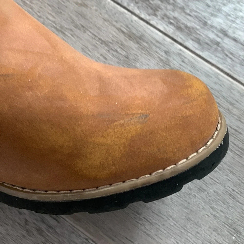 Super cute and comfy ankle booties! Great condition - Picture 6 of 6